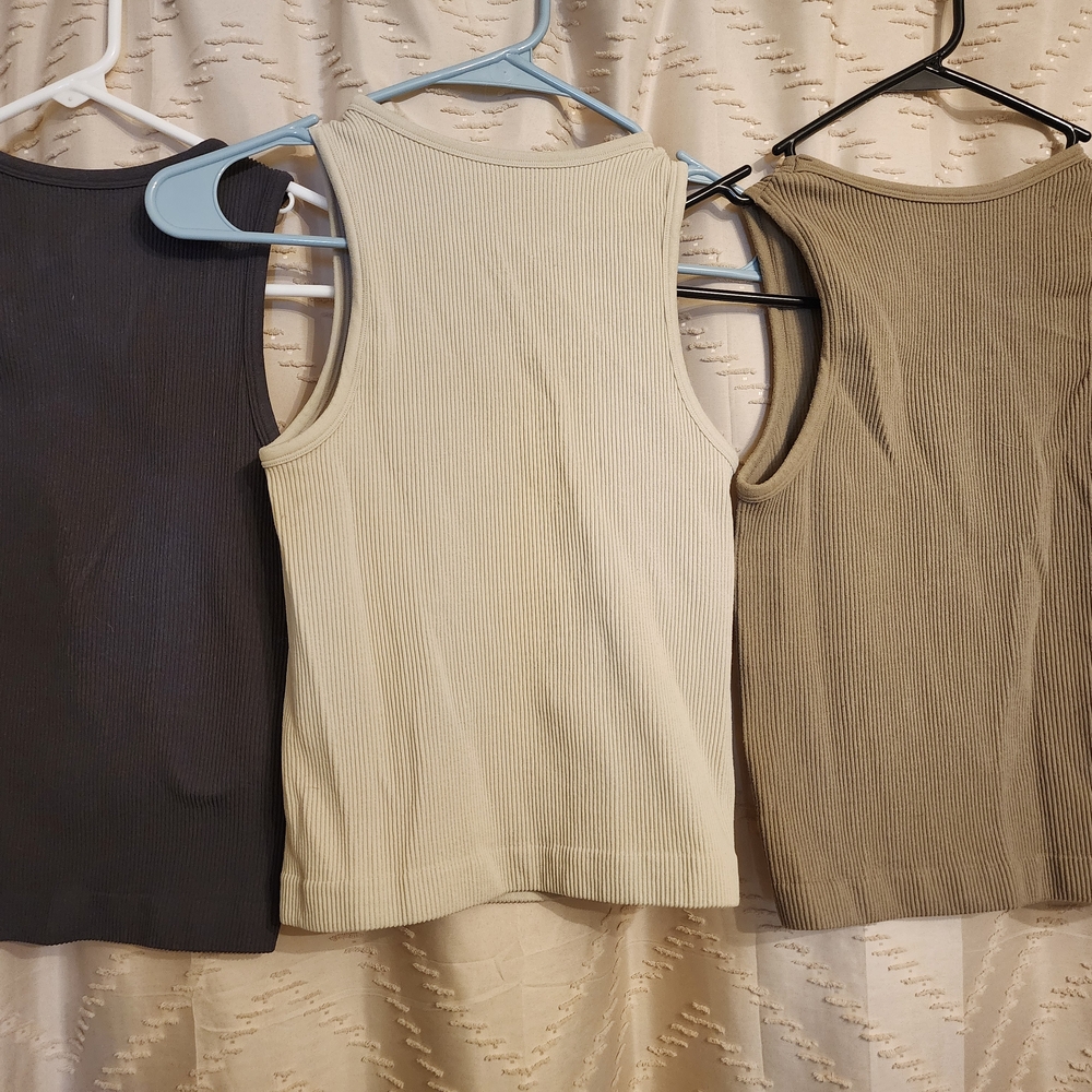 Adodos Ribbed Crop Tank Tops Set - Picture 2 of 3